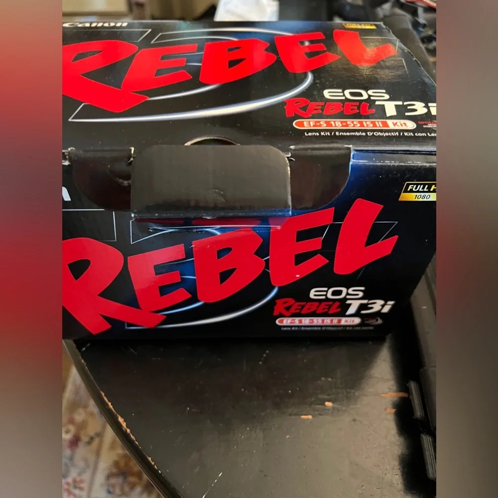 Canon EOS Rebel T3i Package